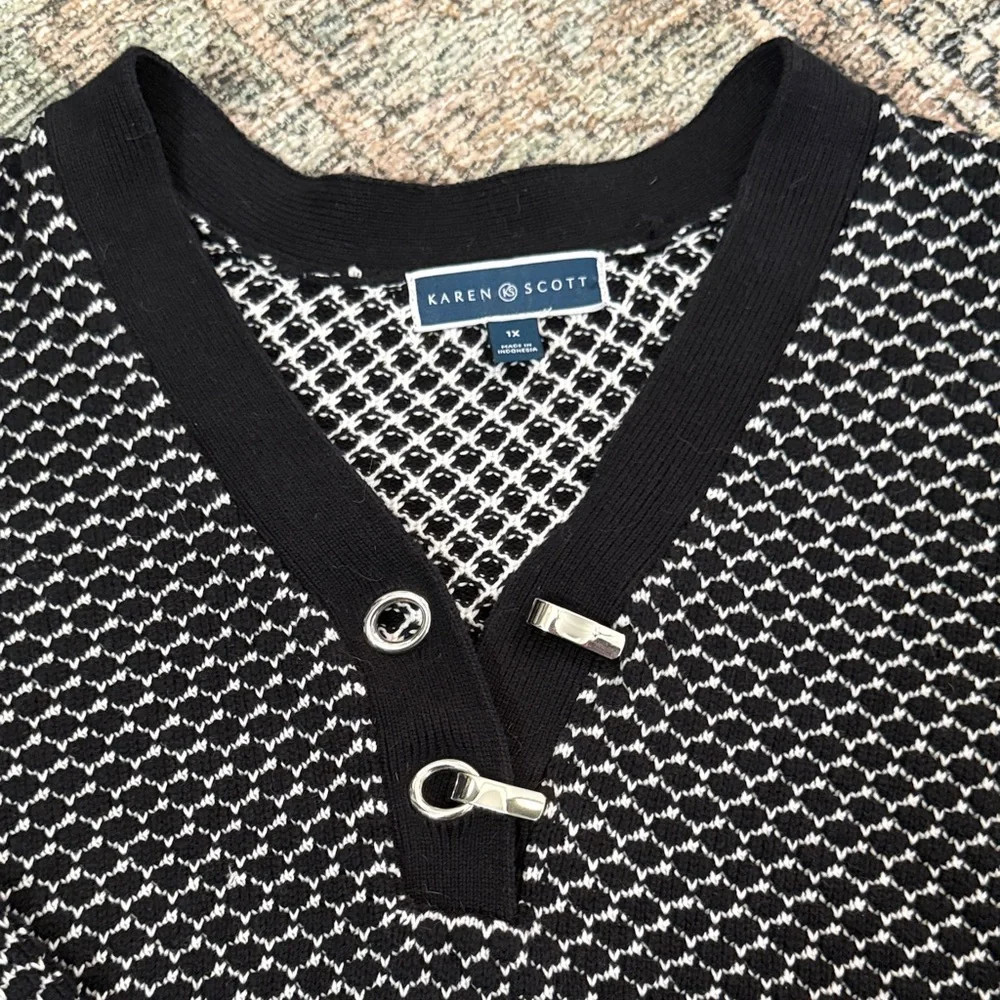 Karen Scott Black and White V-Neck Plus Size Cotton Henley Sweater - Picture 4 of 6